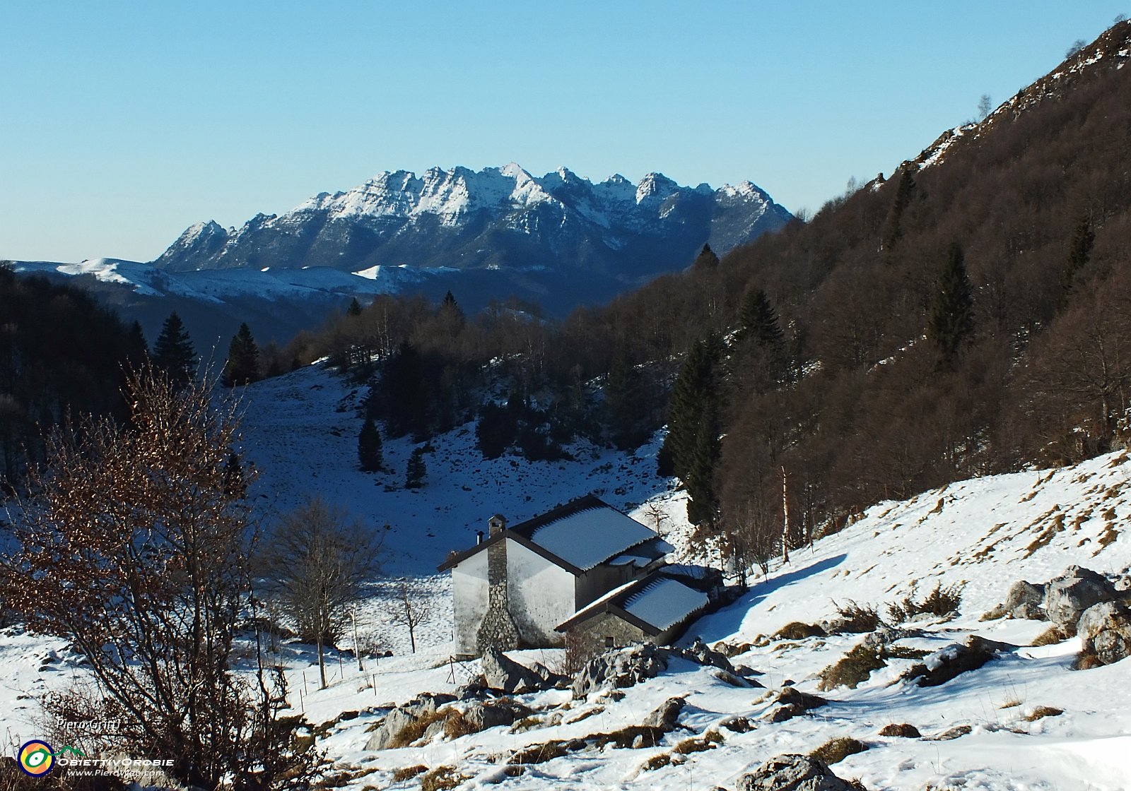 08 Vista in Resegone alla Baita Foppa Lunga.JPG